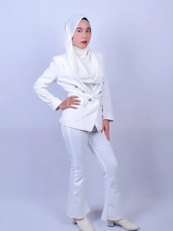 Setelan Blazer Putih